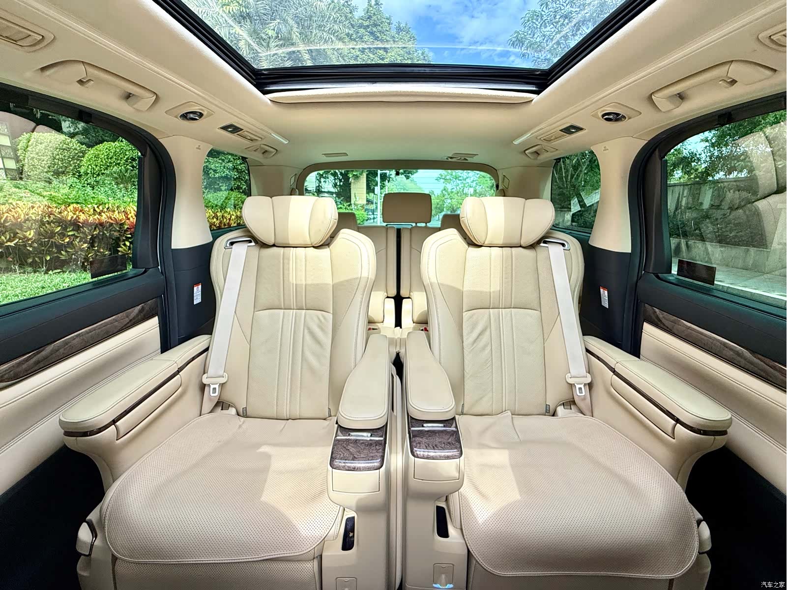 Toyota Vellfire, 2021 12