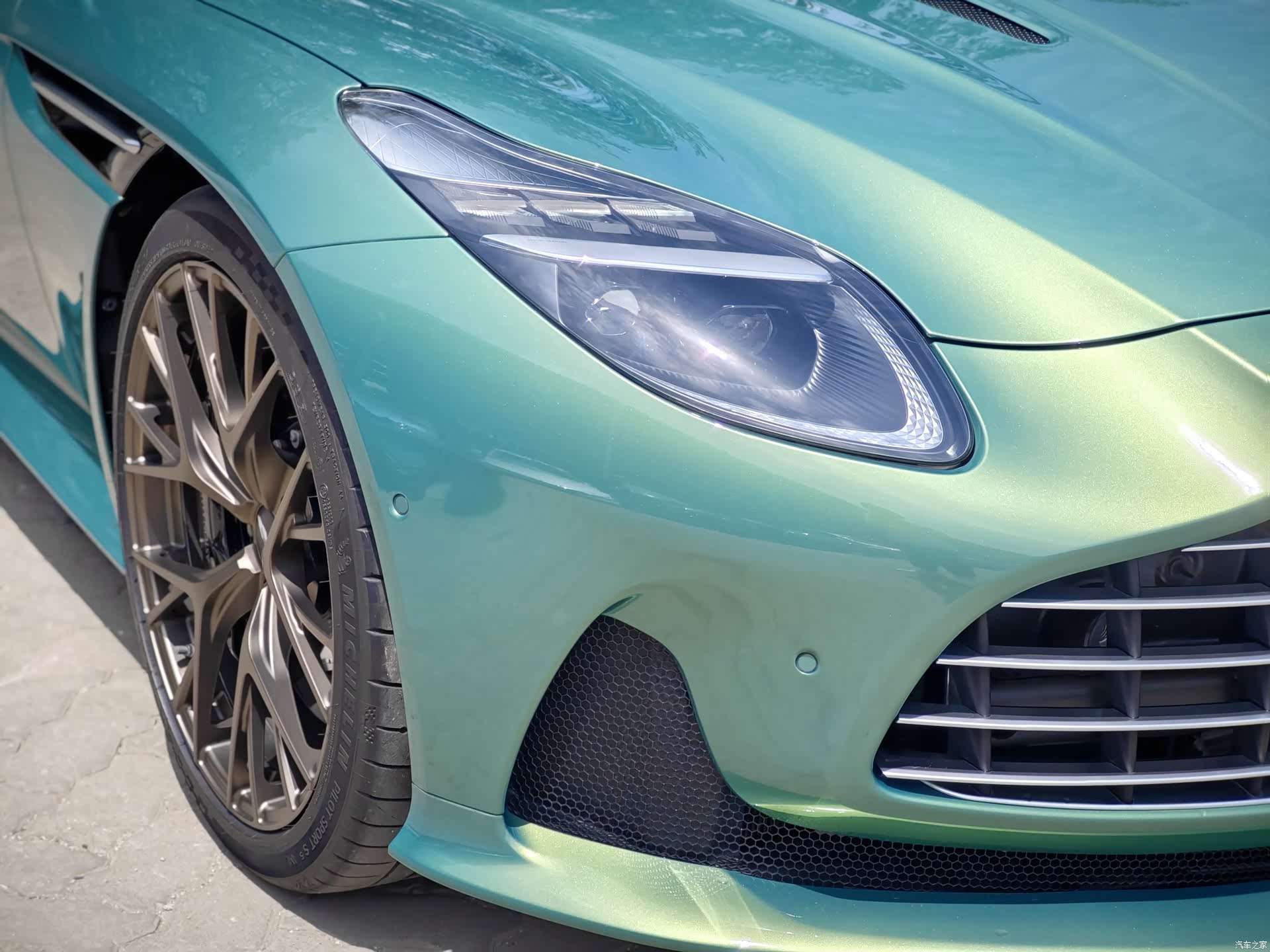 Aston Martin DB12, 2024 все фото