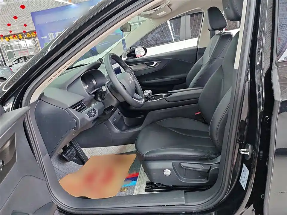 Hongqi E-QM5