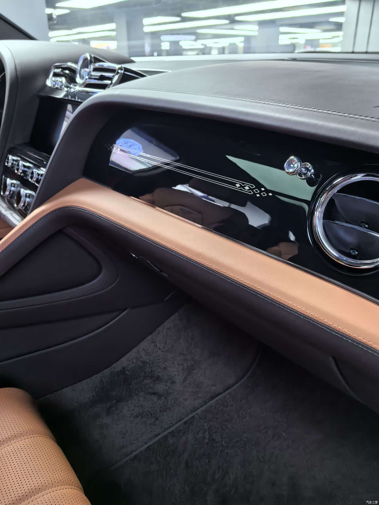 Bentley Bentayga, 2024 9