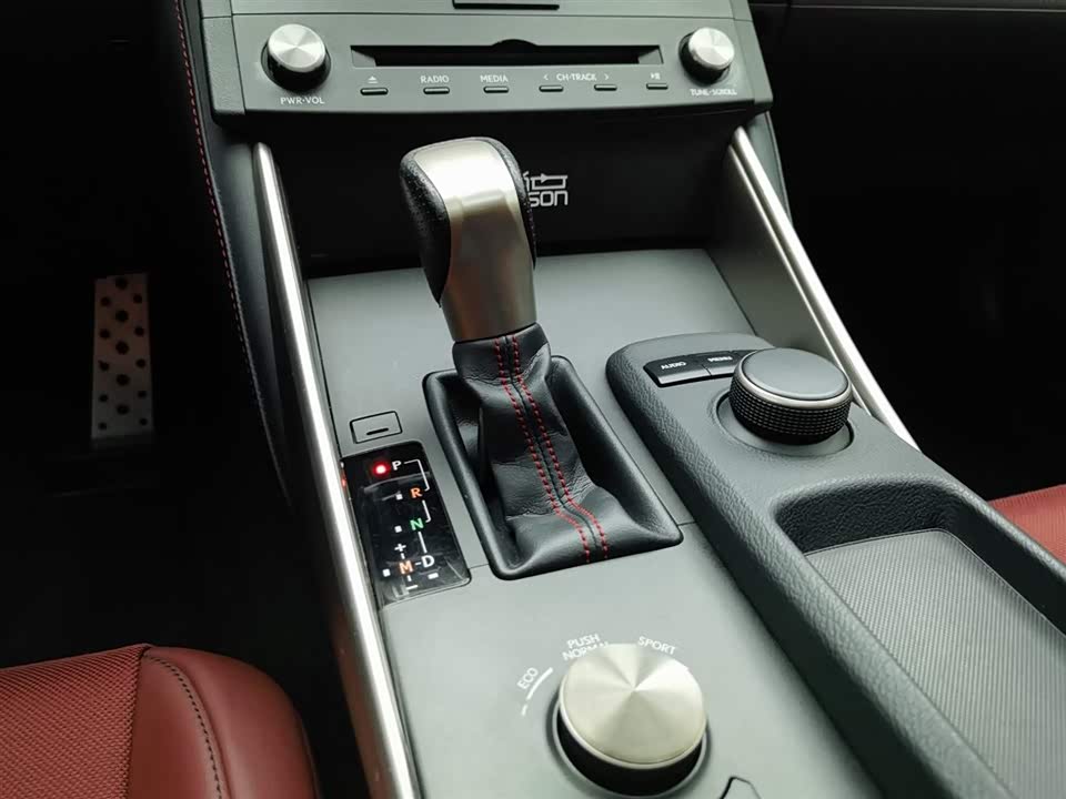 Lexus IS