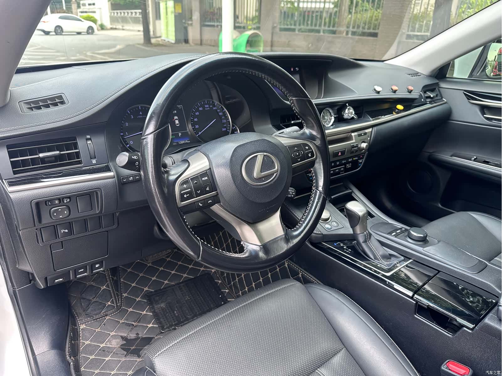 Lexus ES, 2017 9