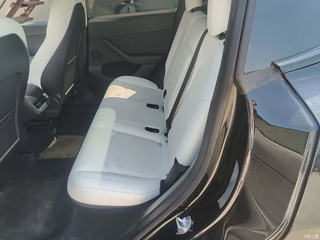 Tesla Model Y, 2022 17