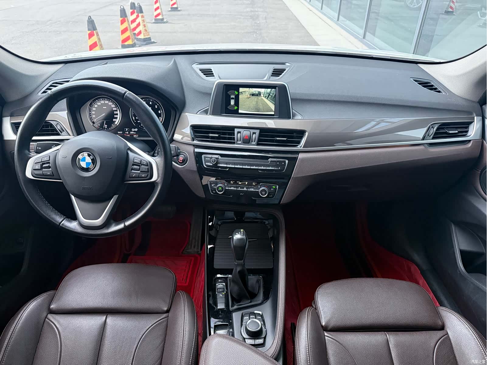BMW X1, 2019 все фото