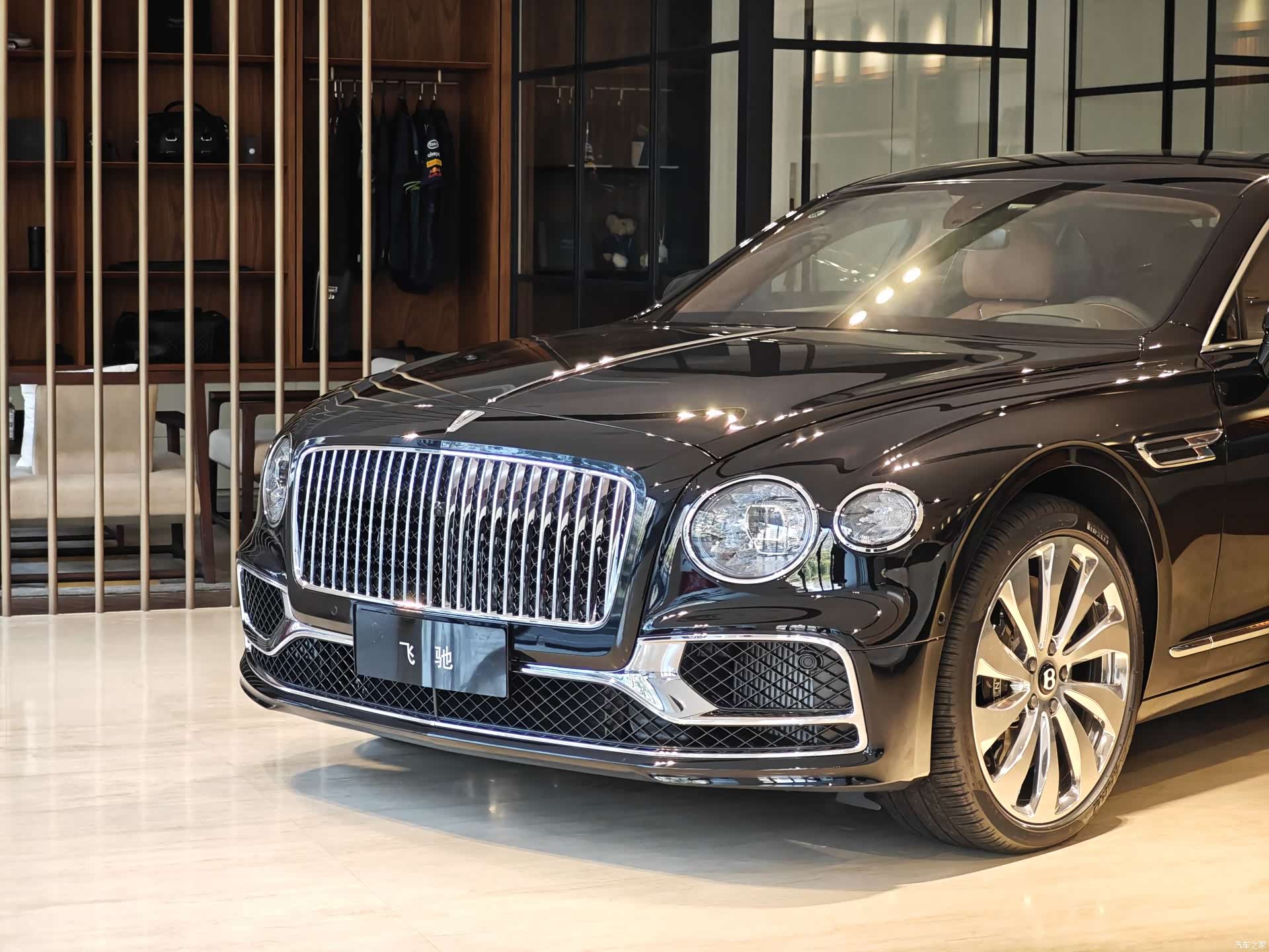 Bentley Flying Spur, 2024 3