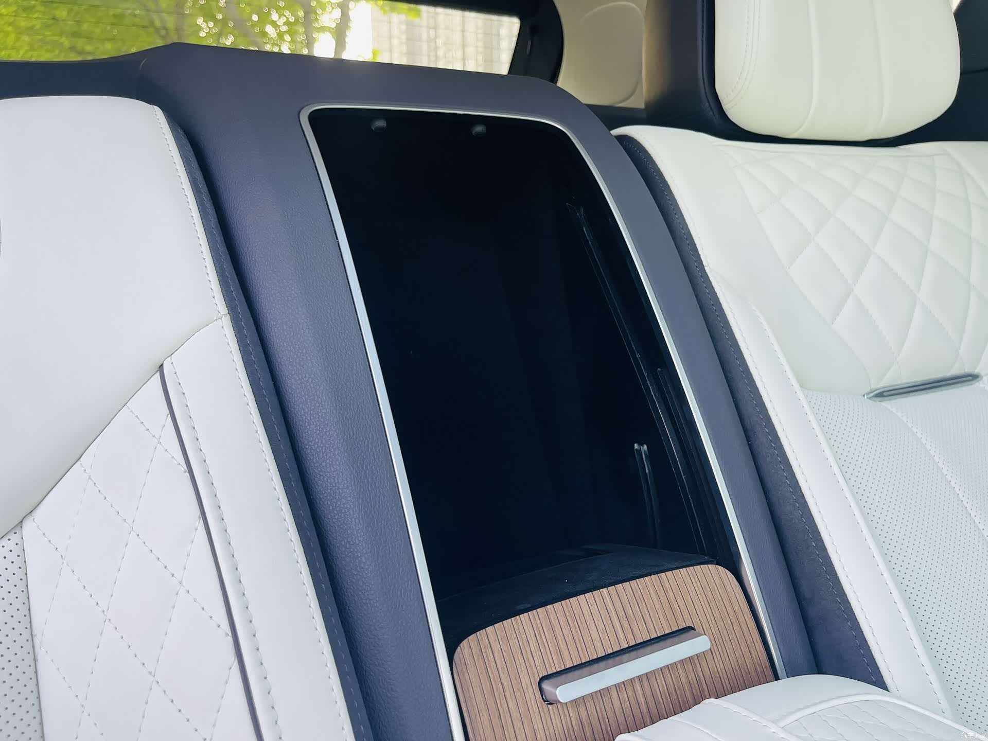 Hongqi E-HS9, 2023 20