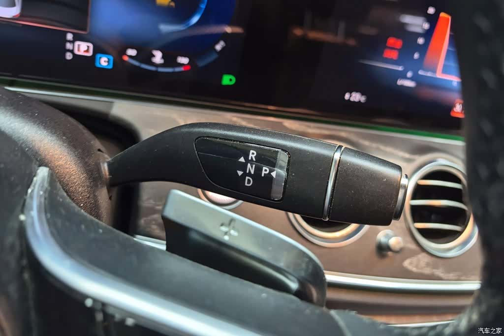 Mercedes-Benz E-Class, 2023 16