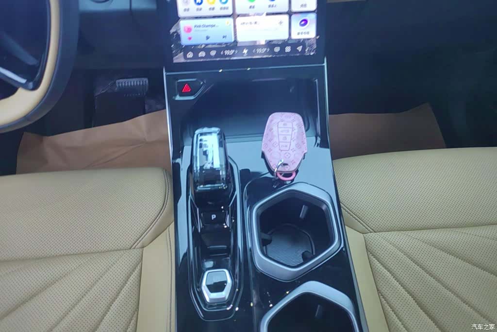 Geely Boyue, 2024 16