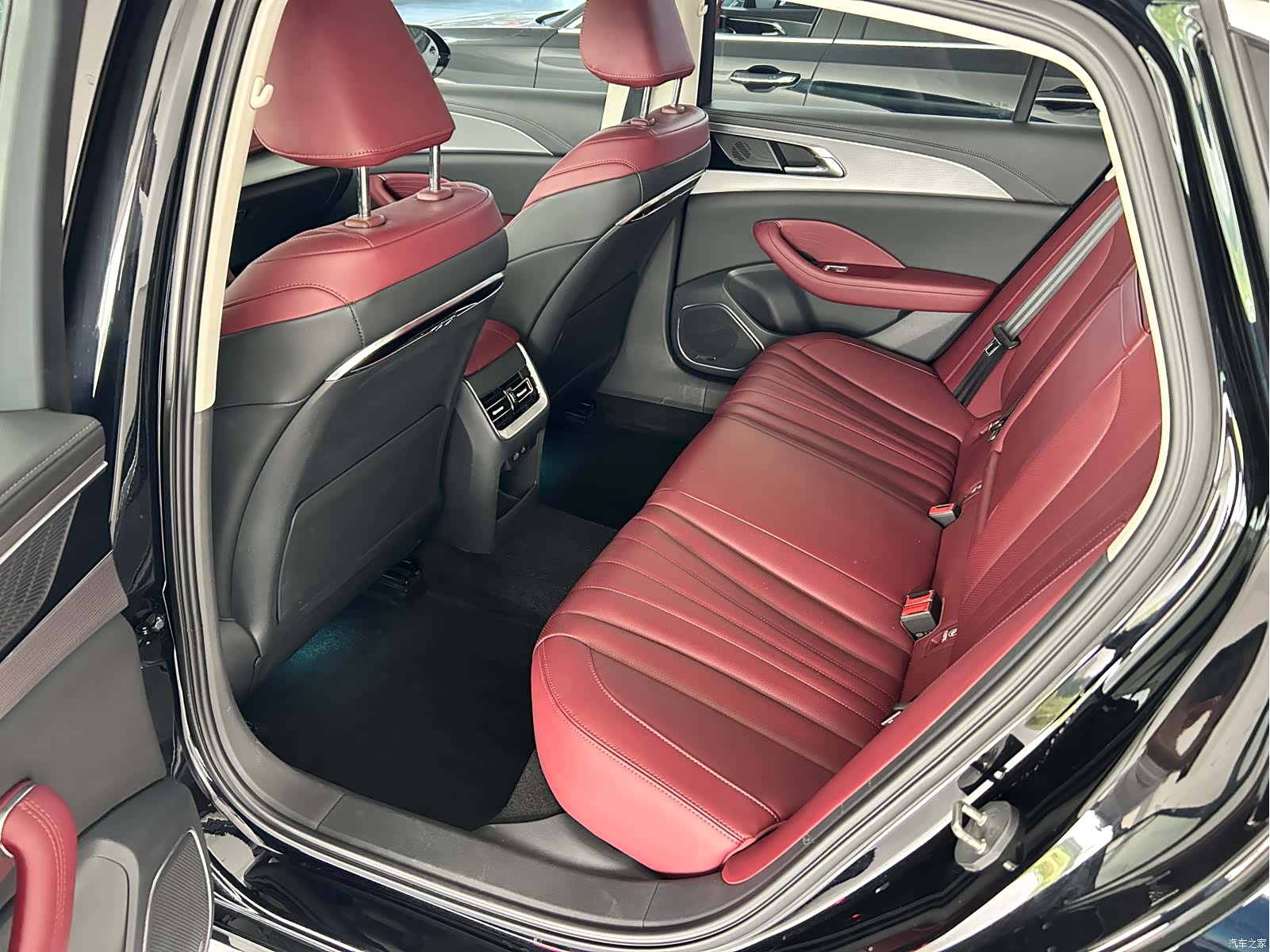 Hongqi H5, 2023 8