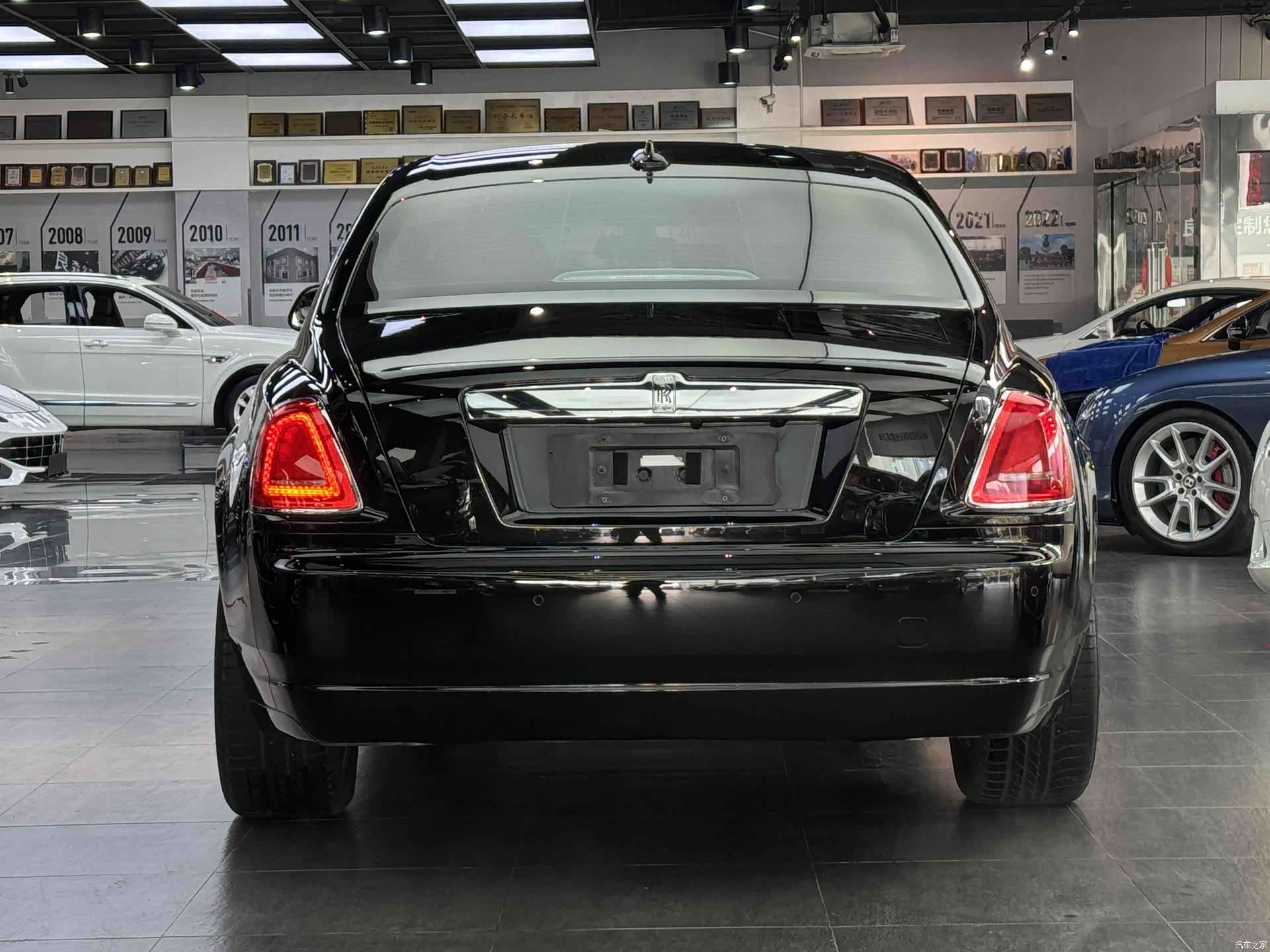 Rolls-Royce Ghost, 2013 все фото