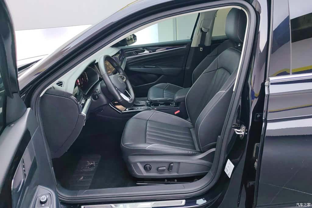Volkswagen Passat, 2022 9