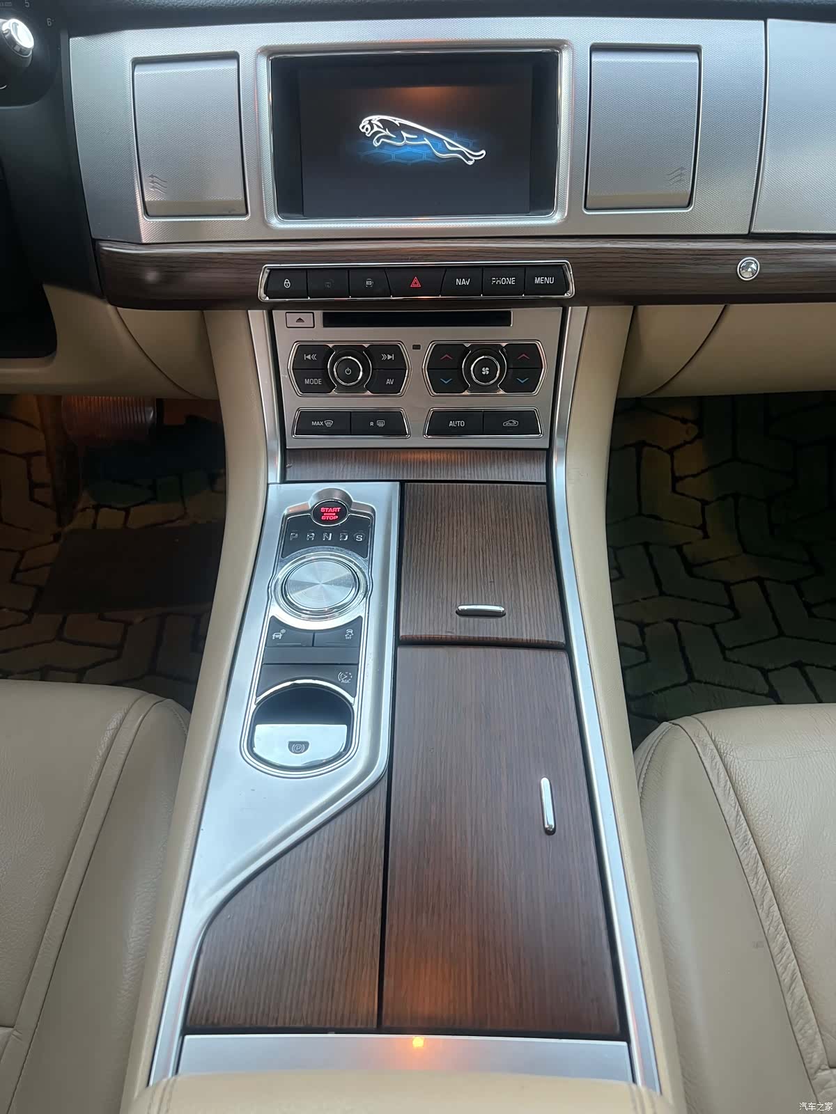 Jaguar XF, 2014 8