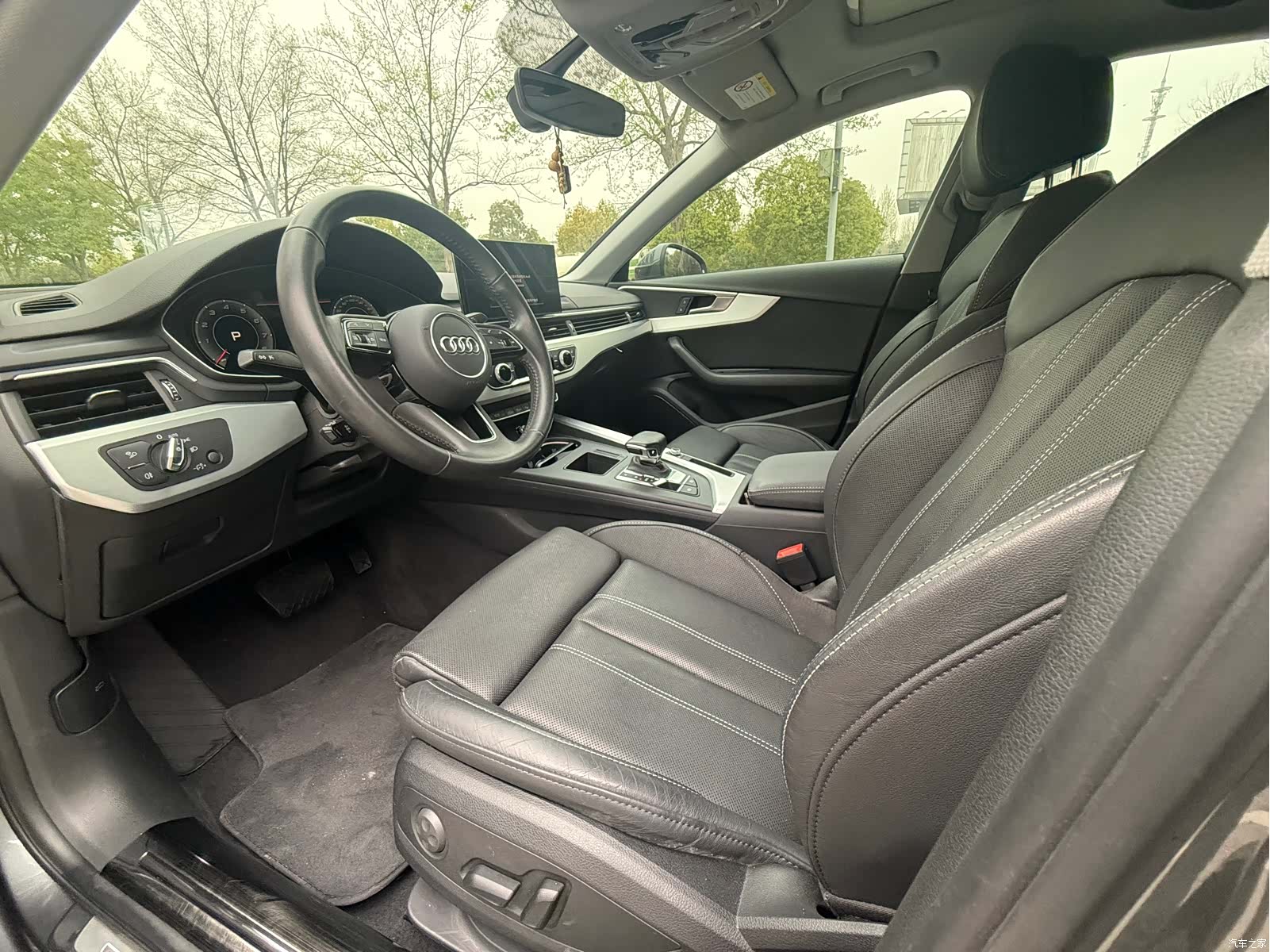 Audi A4L, 2021 все фото