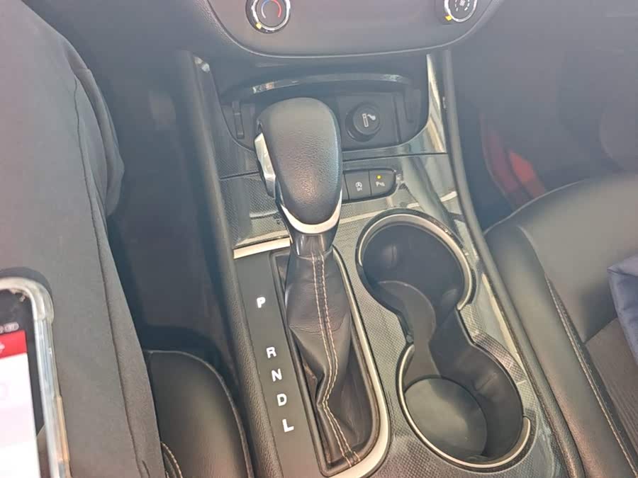 Buick Velar 2020, фото 14