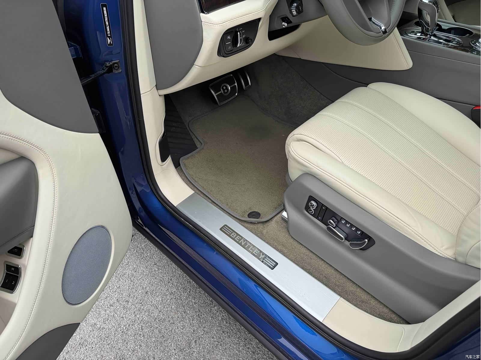 Bentley Bentayga, 2019 10