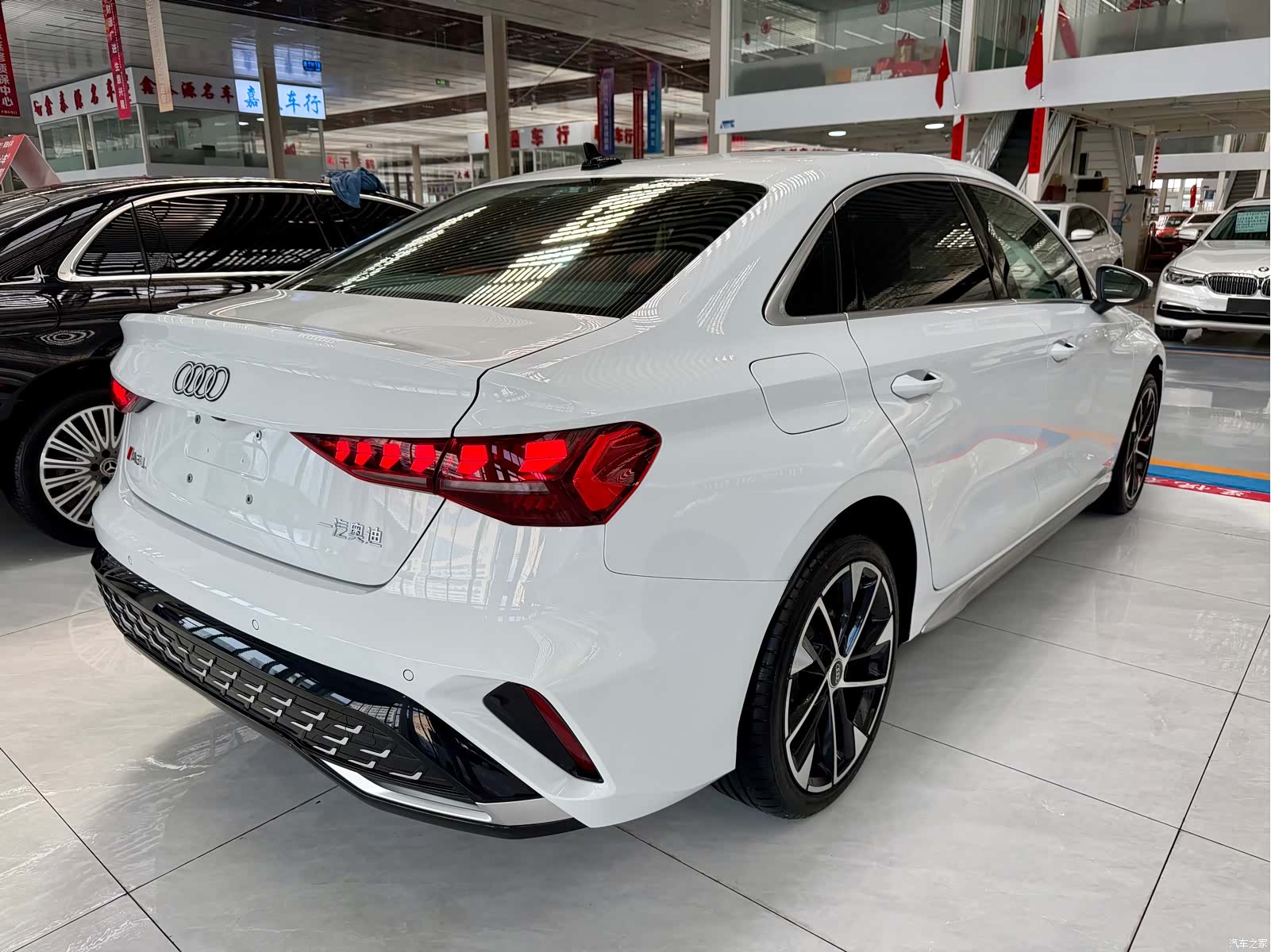 Audi Flying Spur, 2025 3