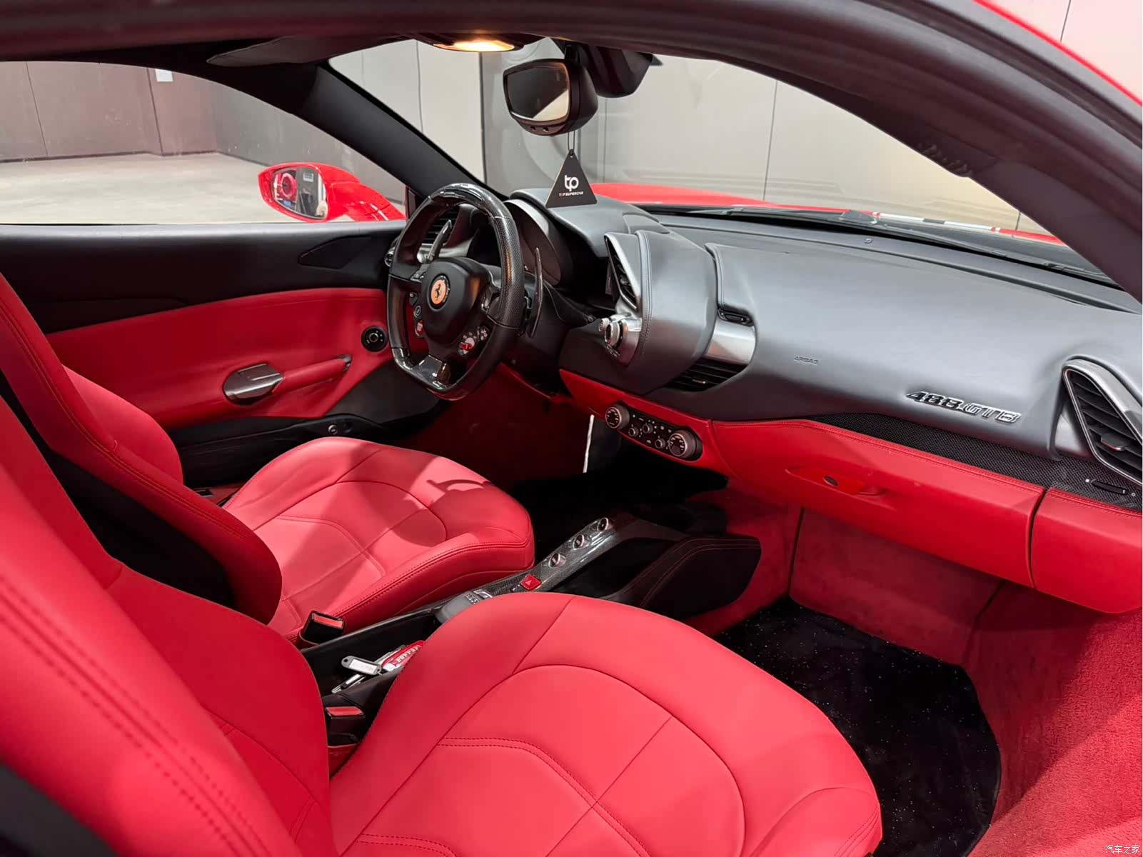 Ferrari 488, 2016 9