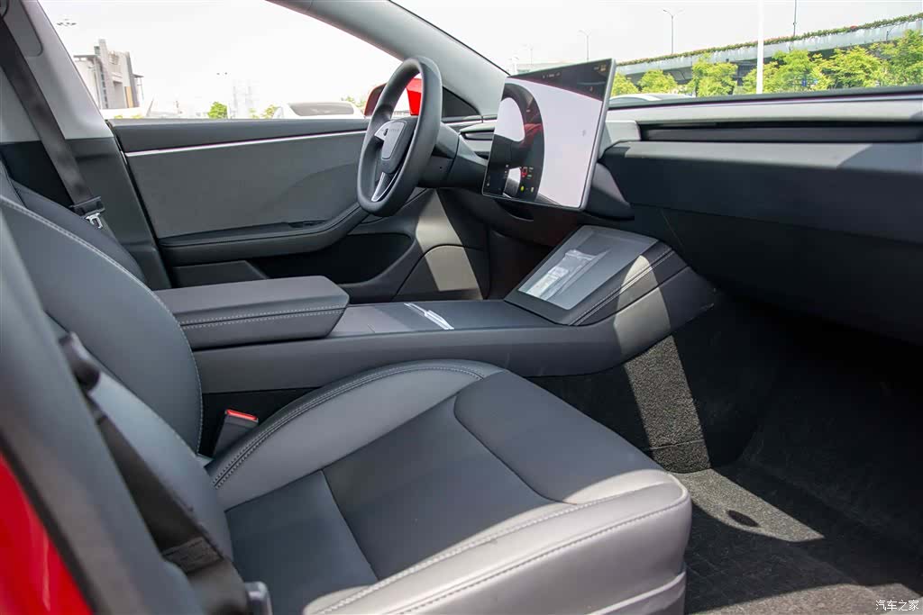 Tesla Model 3, 2024 13