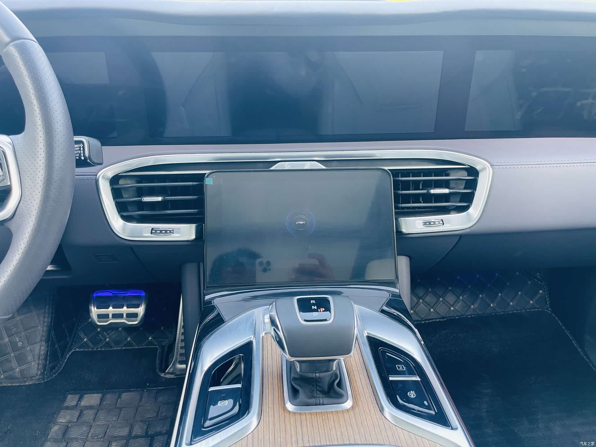 Hongqi E-HS9, 2023 13