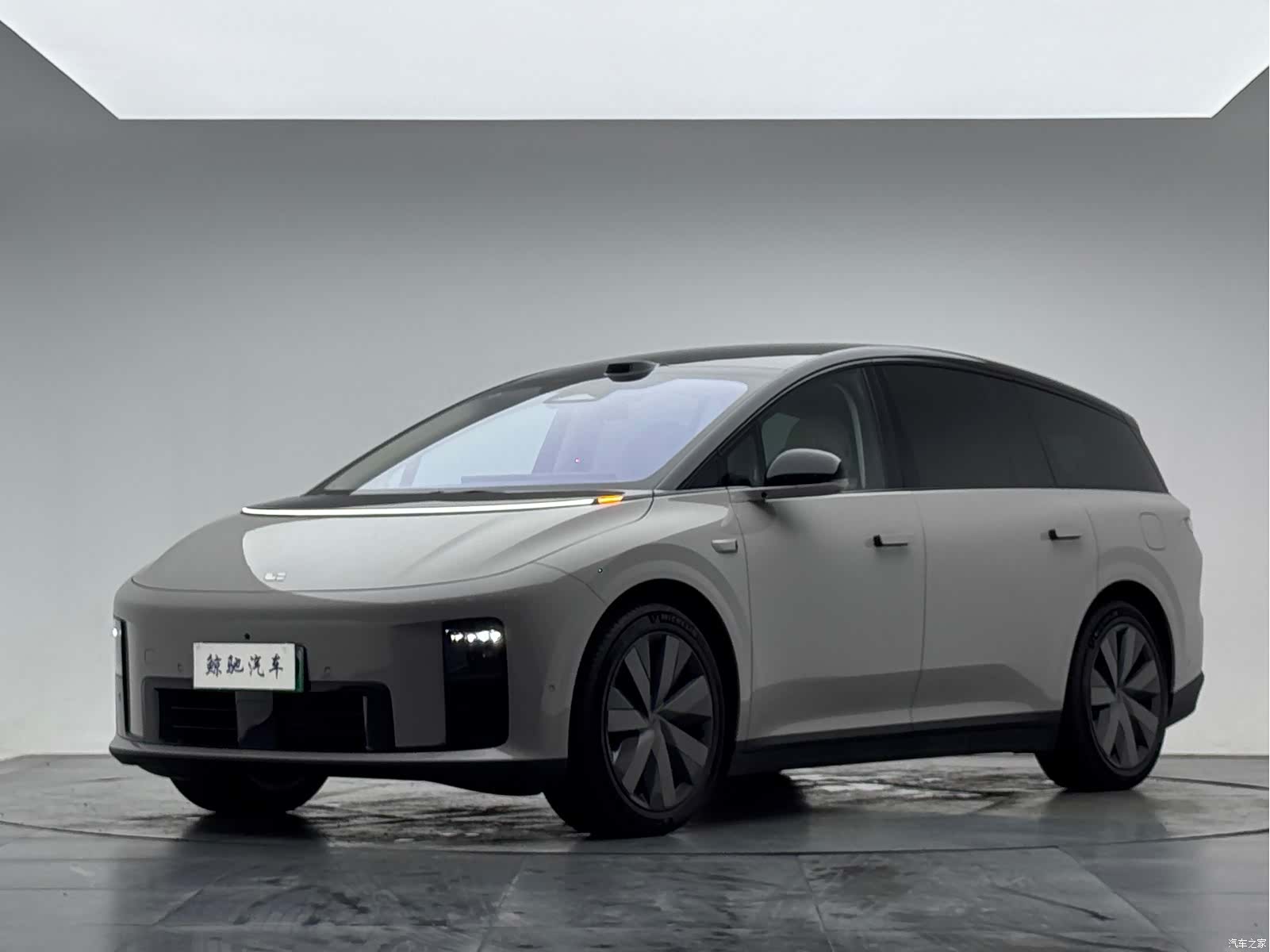 Li Auto i8, 2026 1