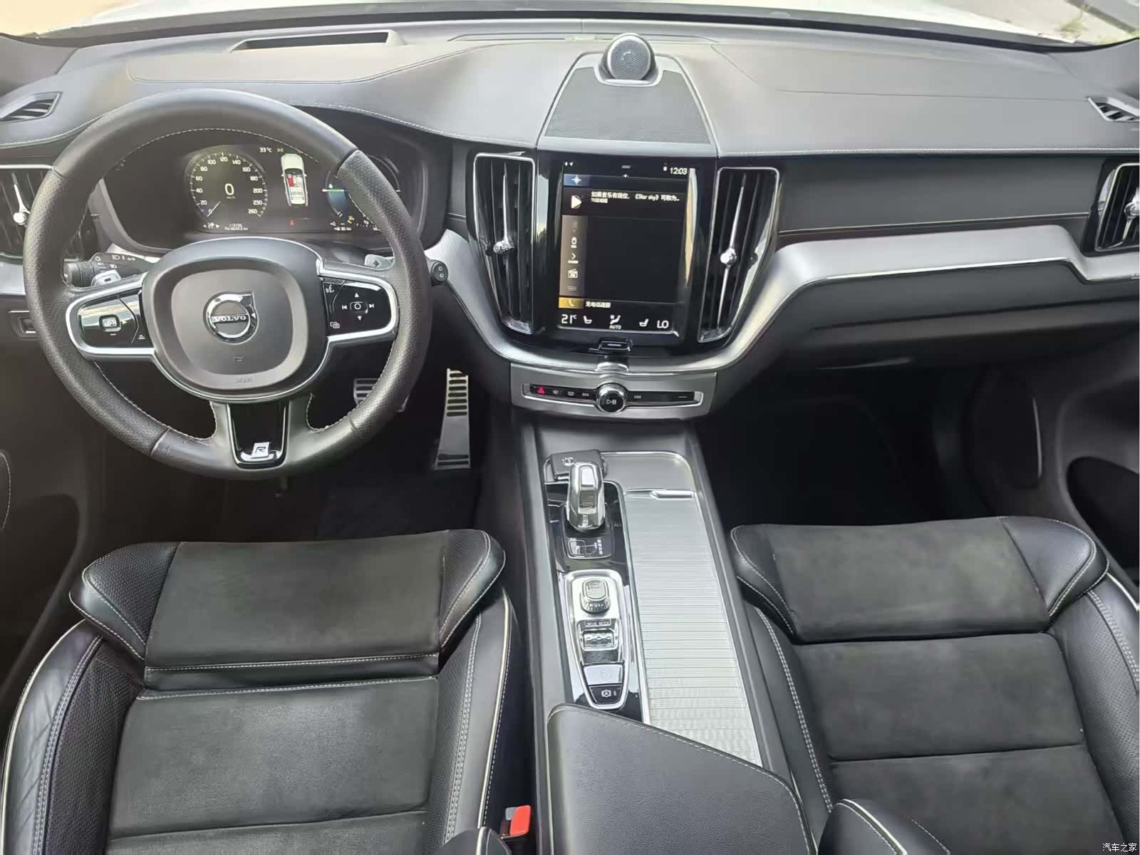Volvo XC60, 2018 все фото