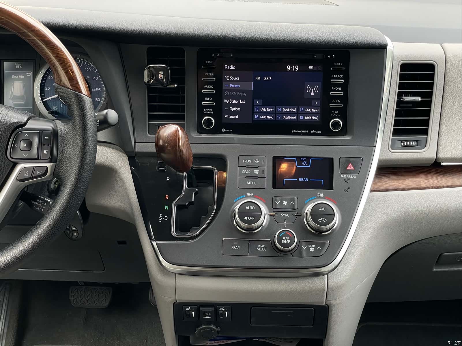 Toyota Sienna, 2019 11