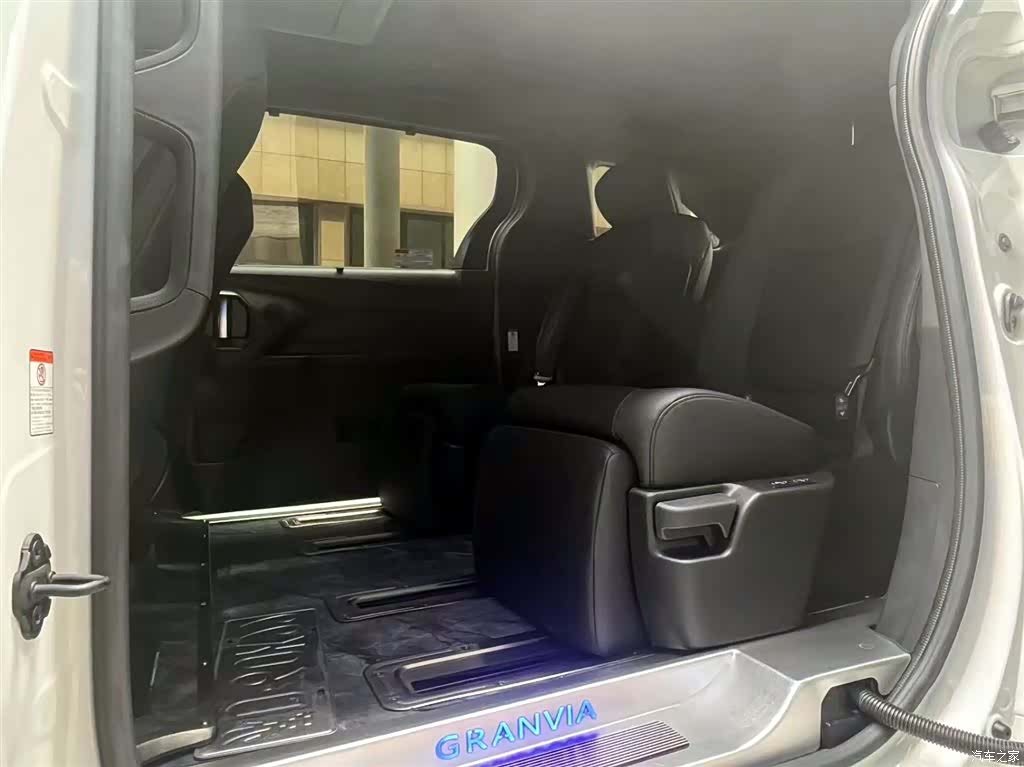 Toyota Granvia, 2023 8