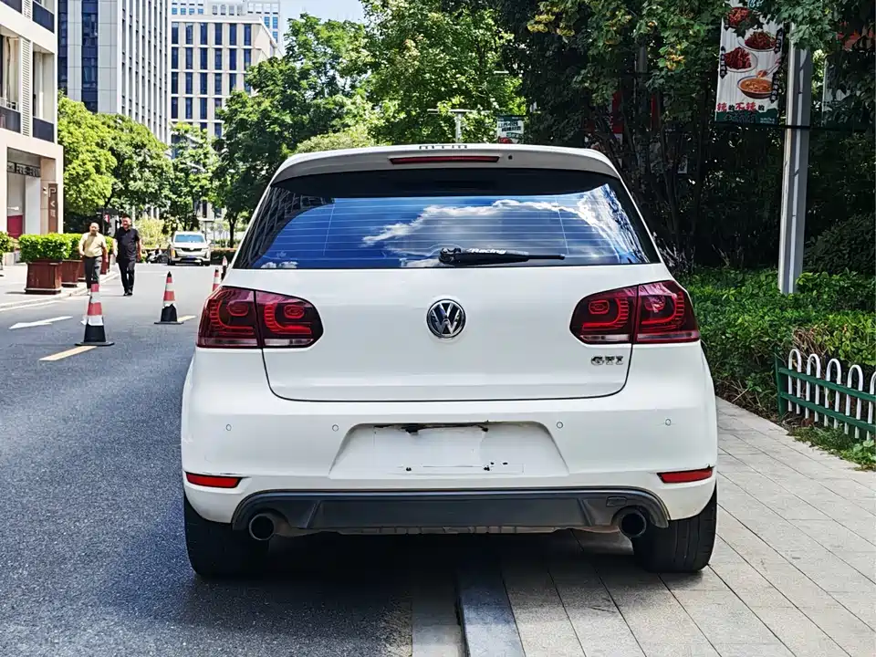 Volkswagen Golf GTI