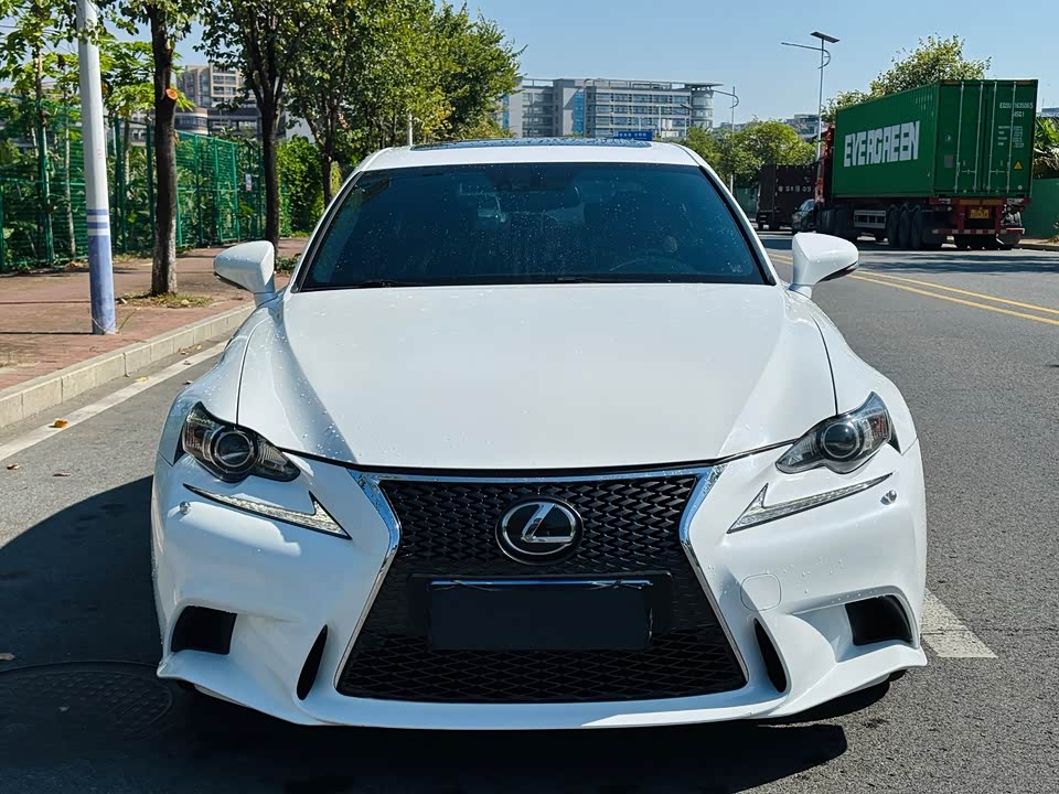 Lexus IS