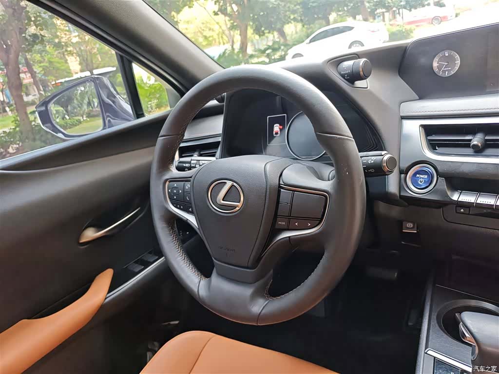 Lexus UX, 2019 10