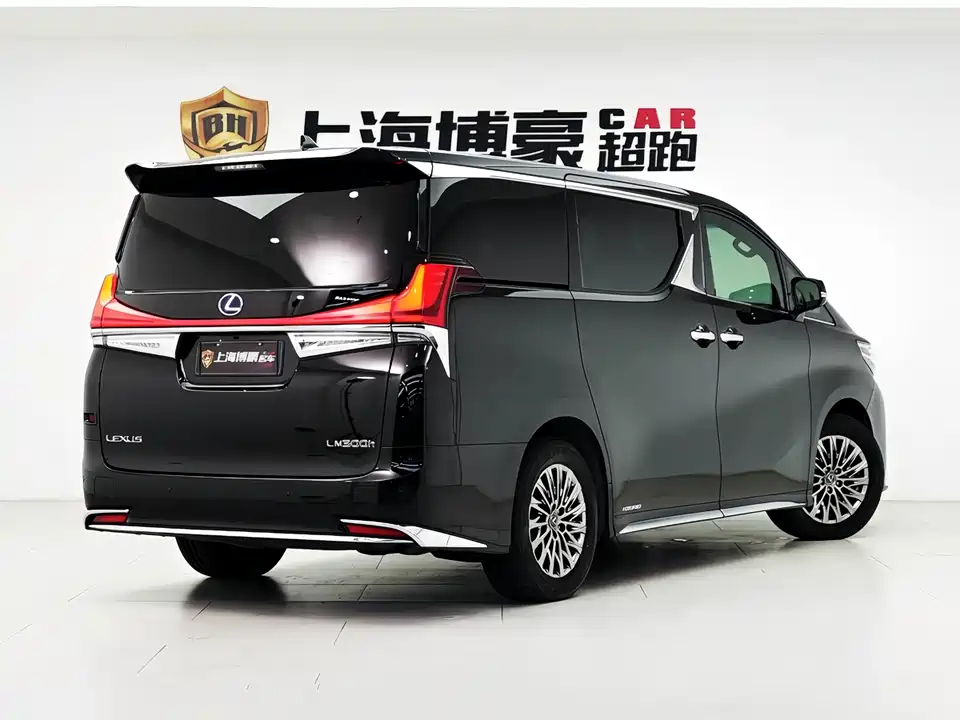 Lexus LM