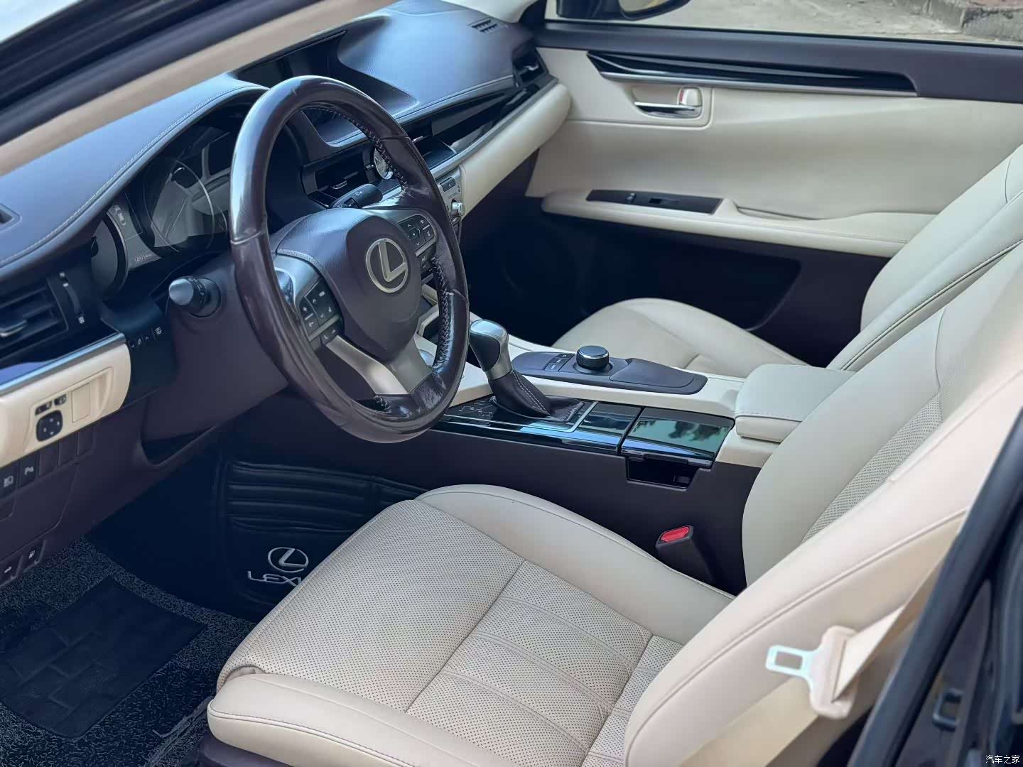 Lexus ES, 2015 4