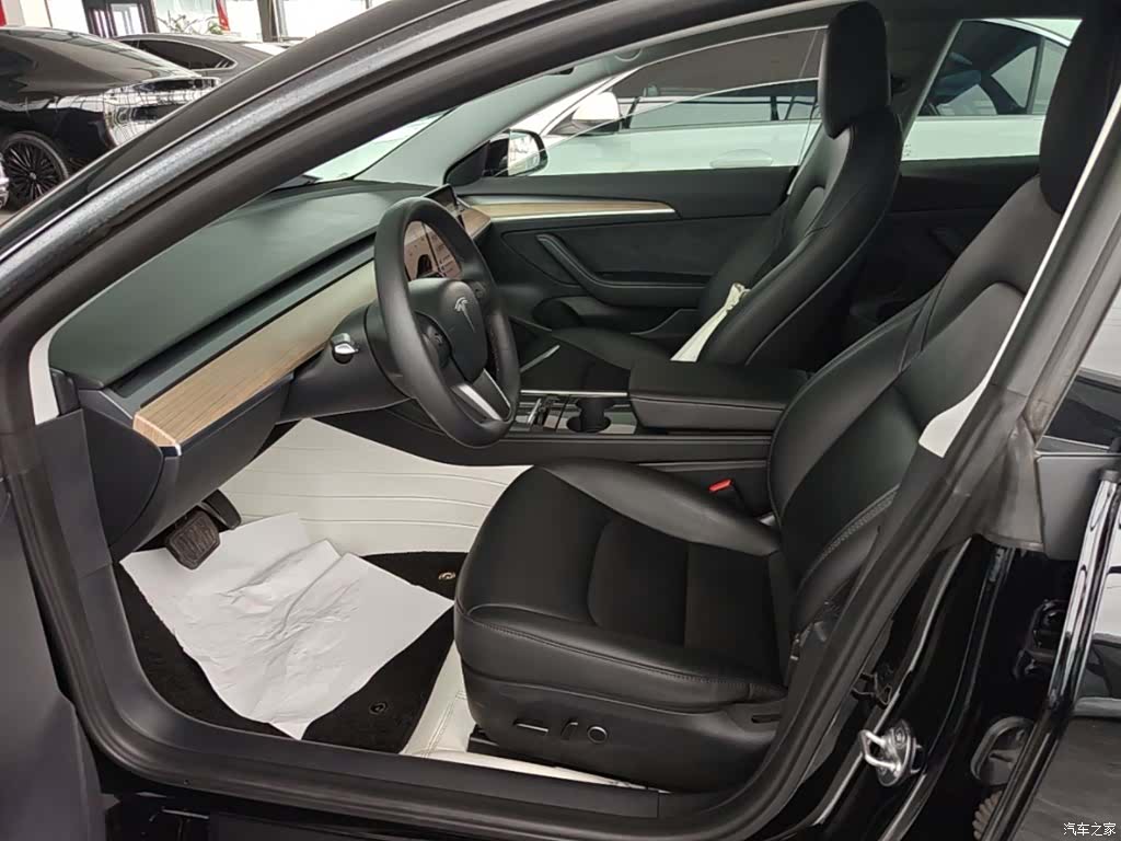 Tesla Model 3, 2023 15