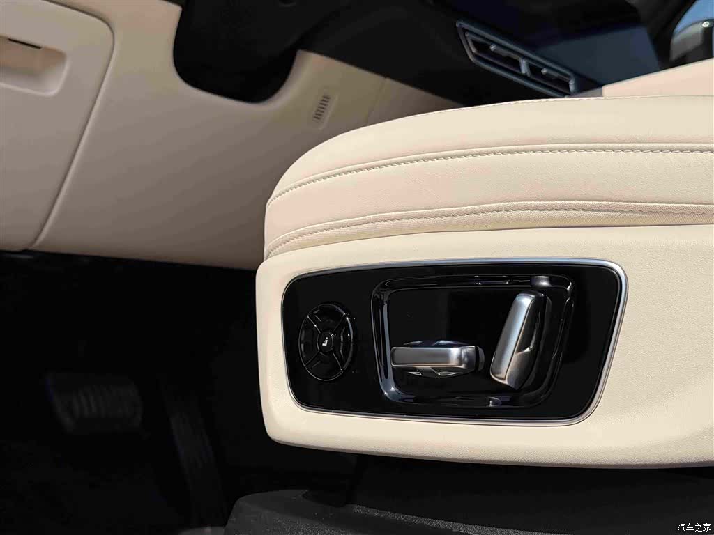 Li Auto L8, 2025 32