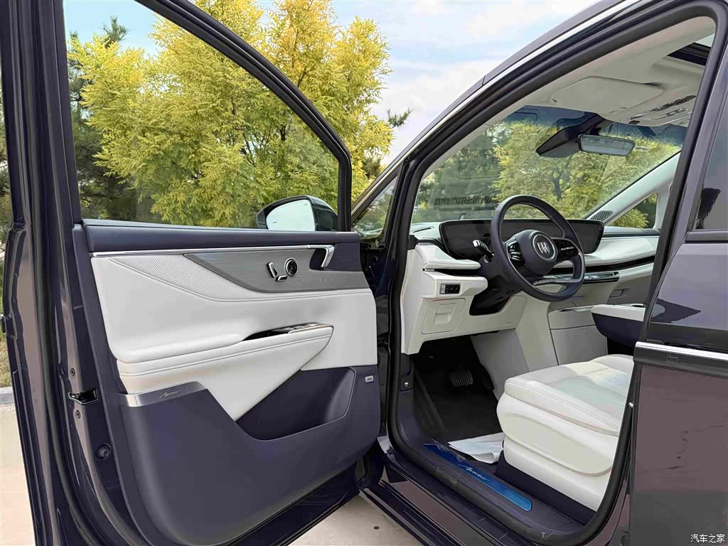 Buick GL8, 2025 4