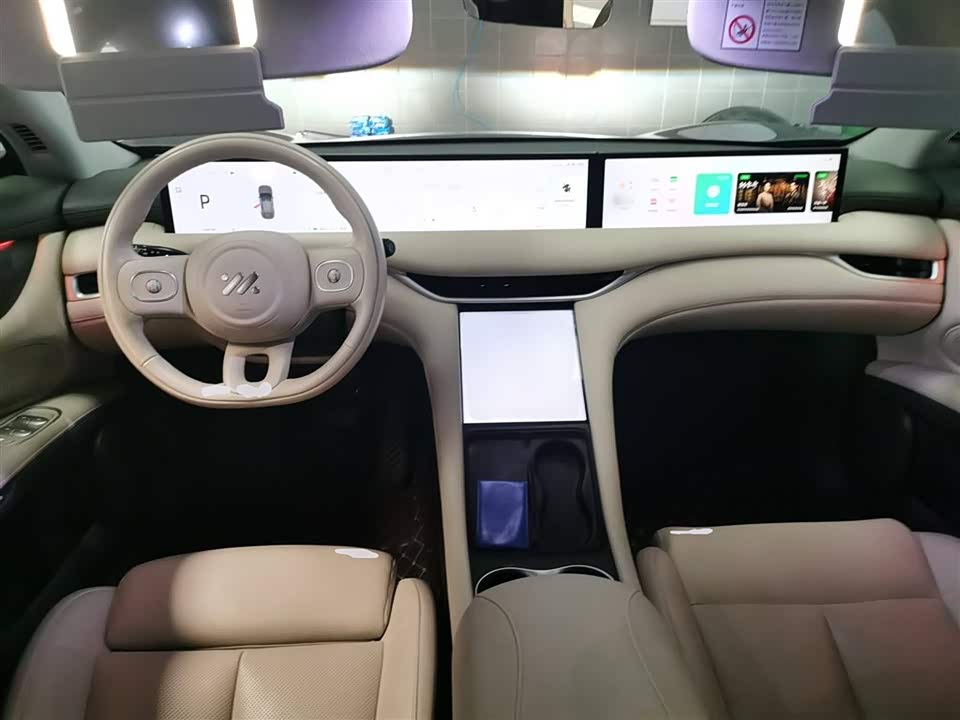 IM Motors Zhiji LS6 IM Motors Zhiji LS6