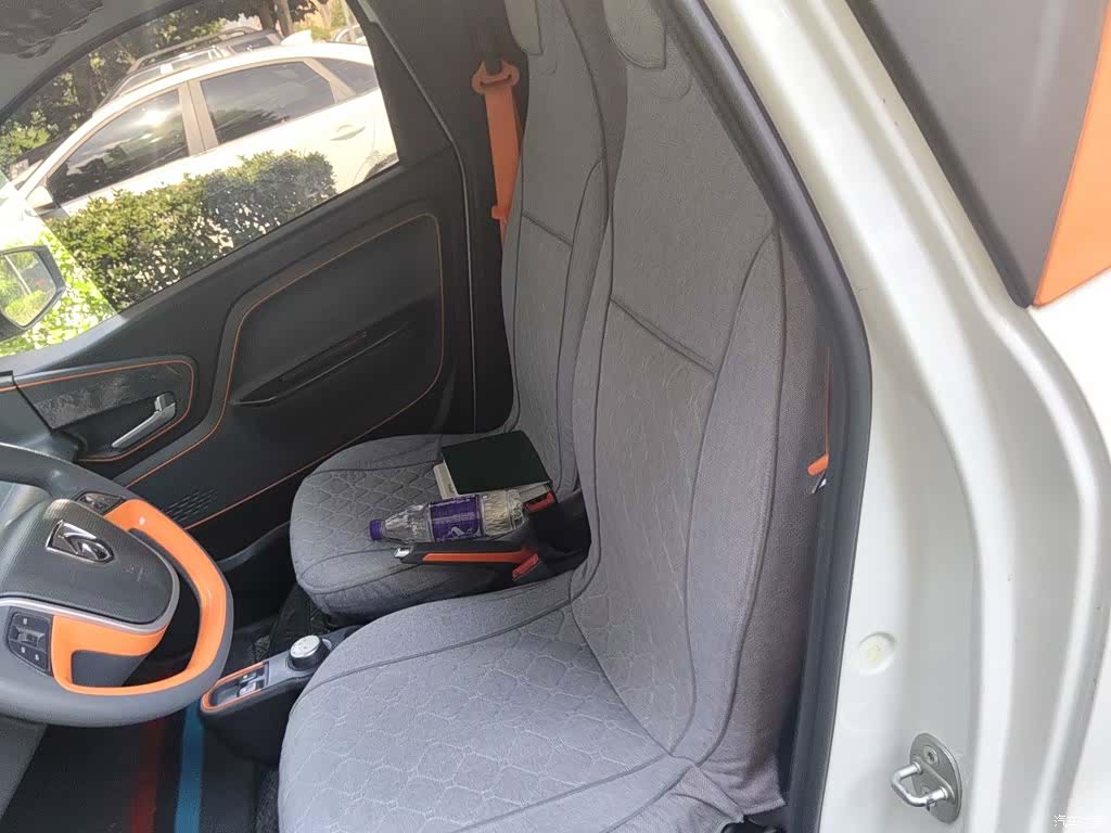 Wuling E100, 2019 13