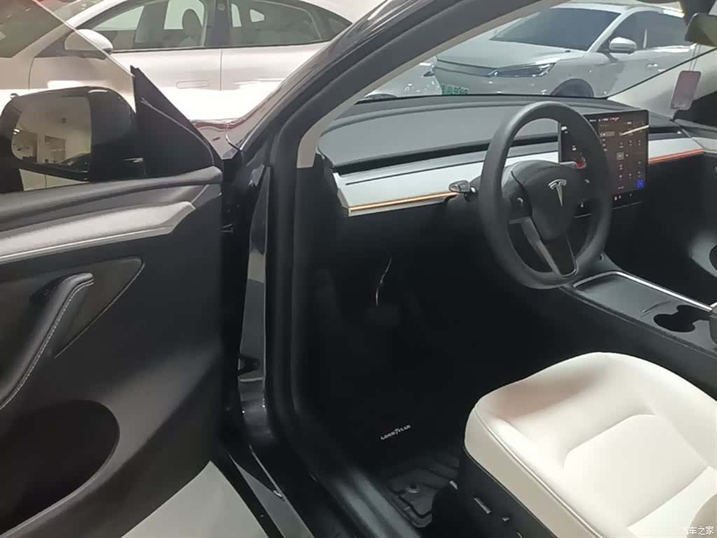 Tesla Model Y, 2024 16