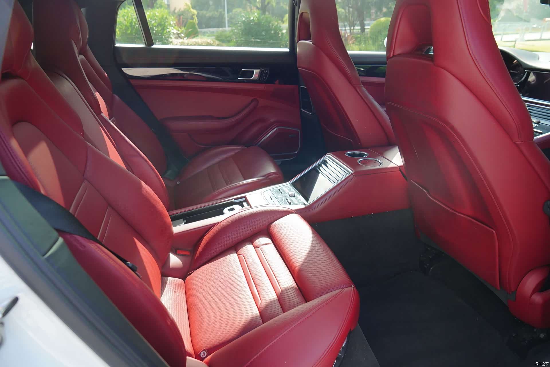 Porsche Panamera, 2018 10