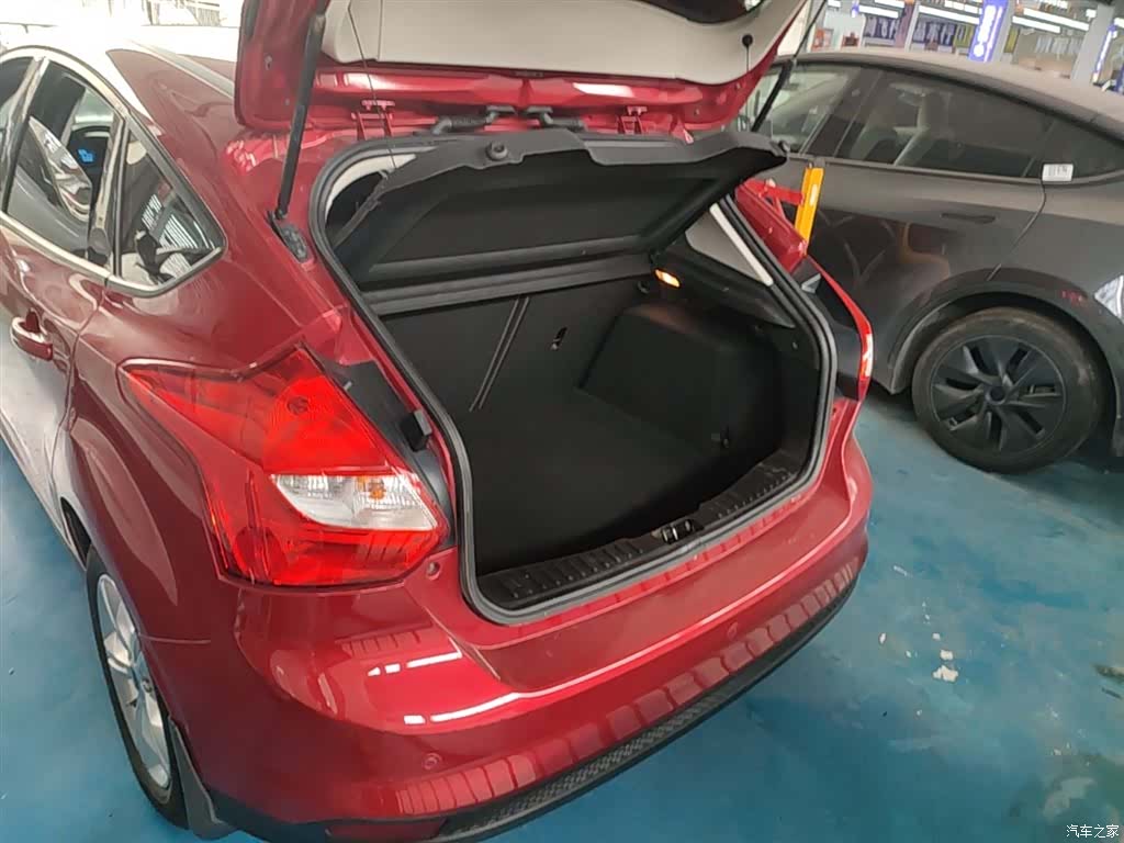 Ford Focus, 2015 18