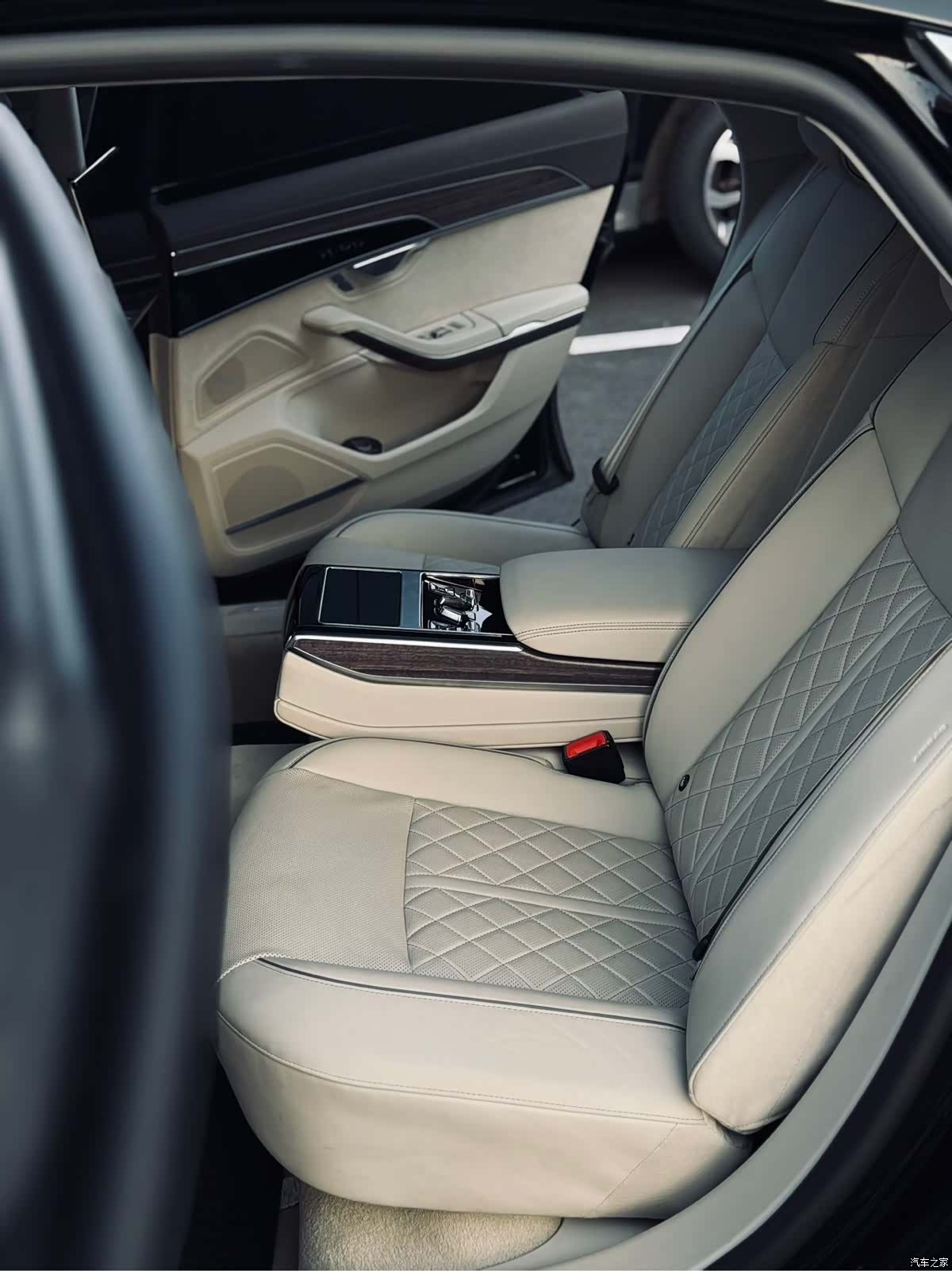 Audi A8L, 2023 8