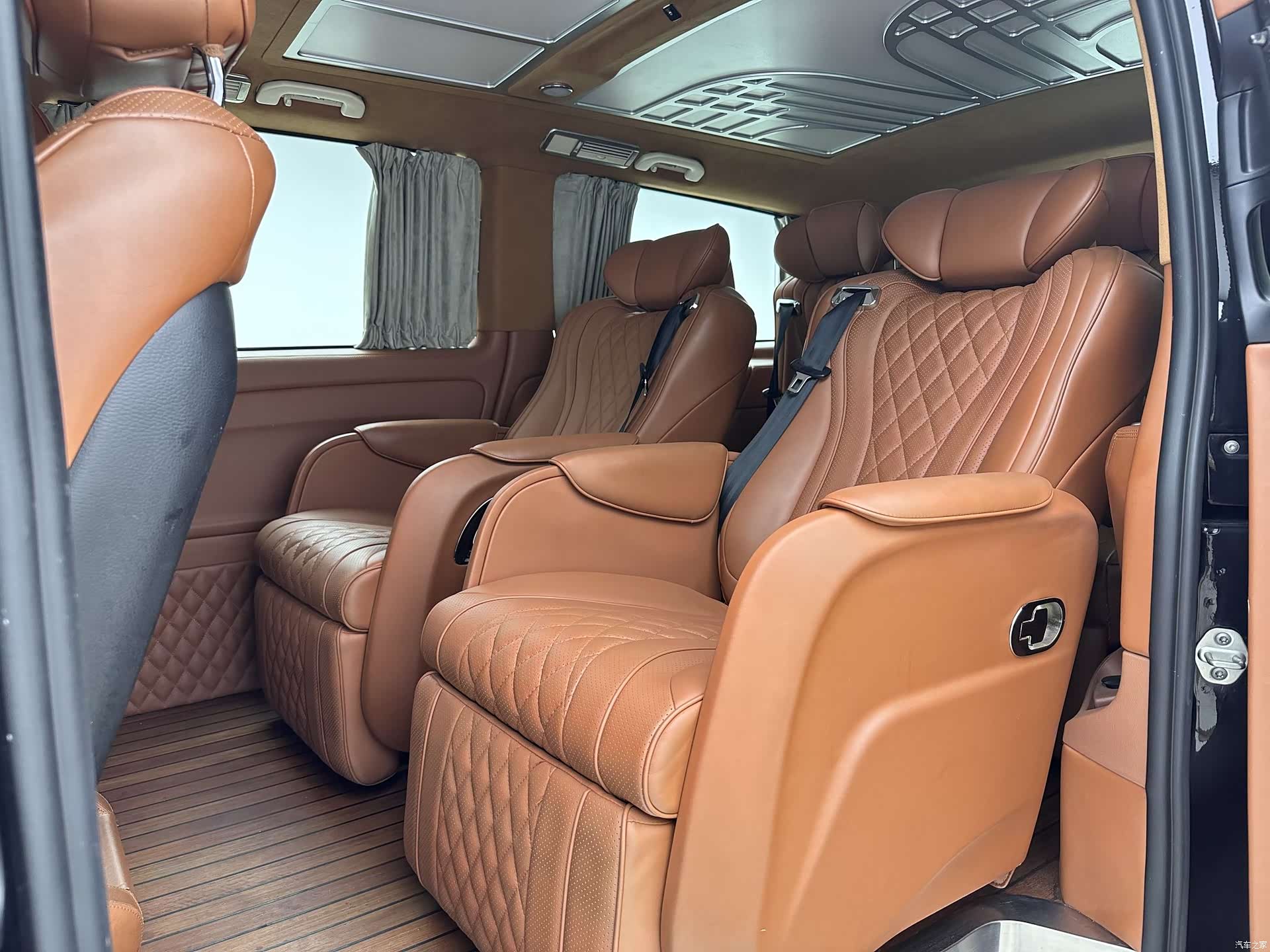Mercedes-Benz 7, 2020 4