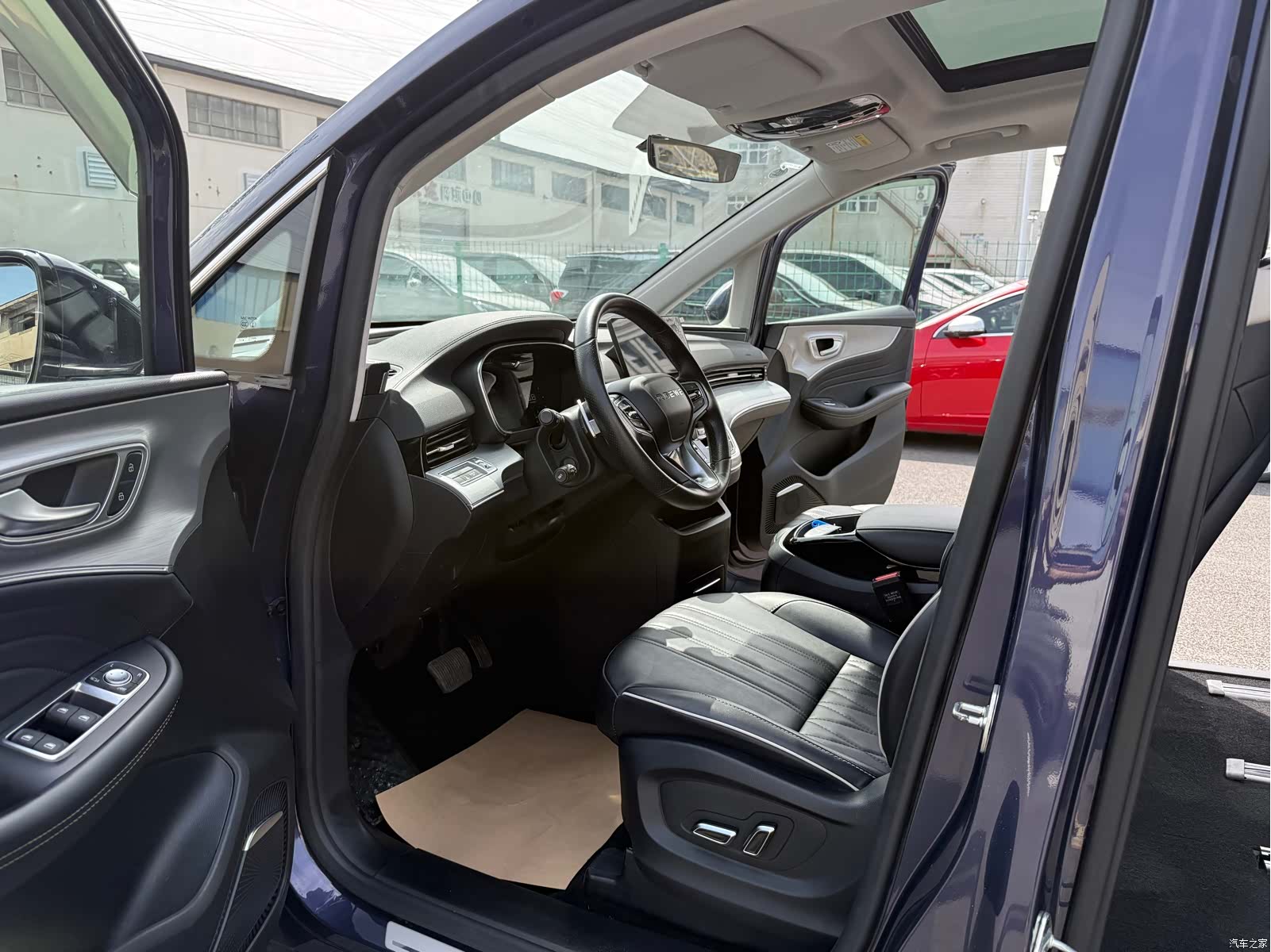 Roewe iMAX8, 2023 18