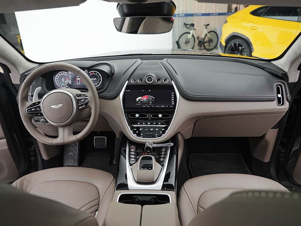 Aston Martin DBX Aston Martin DBX