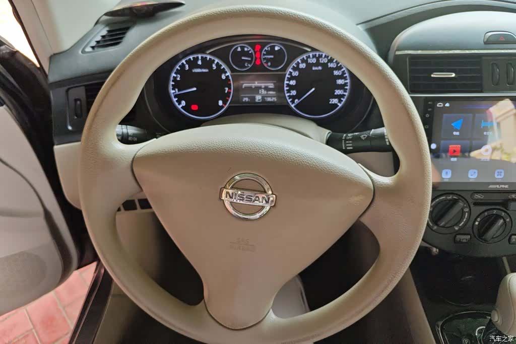 Nissan Tiida, 2012 15