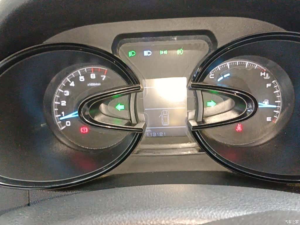 DongFeng AX7, 2015 12