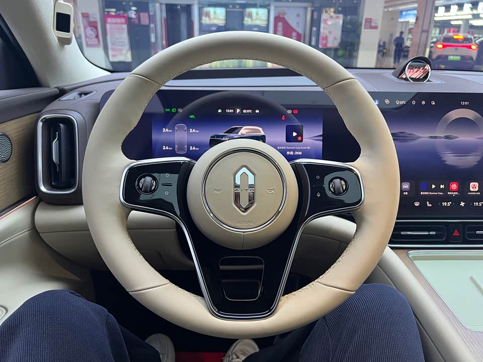 AITO Ask the world M9