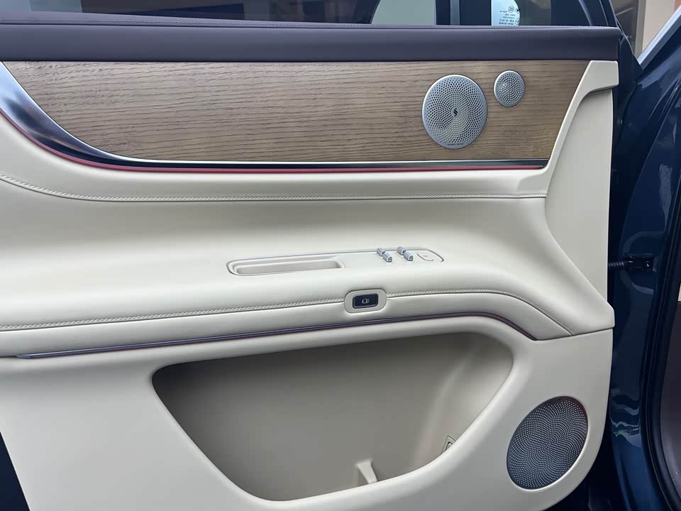 AITO Ask the world M9