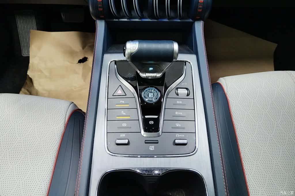 BYD Yuan, 2022 16