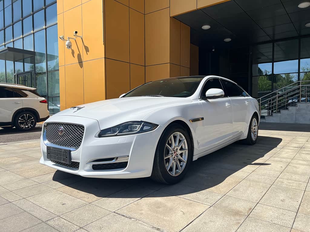 Jaguar XJ